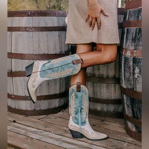 Quinton Cowgirl Boots size 8